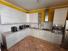 Cucina angolare colore Pino chiaro usata ma come nuovo, compreso di elettrodomes