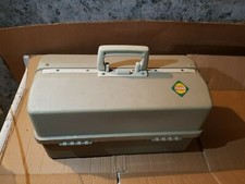 Vintage PLANO 8600 Tackle Box , completa di numerosa attrezzatura da pesca
