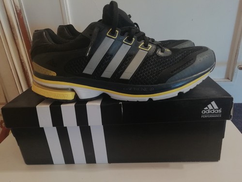 Nuove scarpe atletica adidas - nuove,