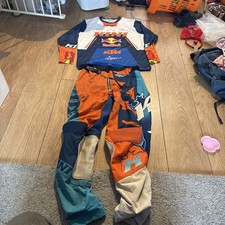 Pantaloni/pantaloni e maglia