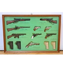 QUADRO/BACHECA-MINIATURE ARMI PISTOLE/FUCILI-THE MARX CO.-ANNI 50'-TOYS VINTAGE