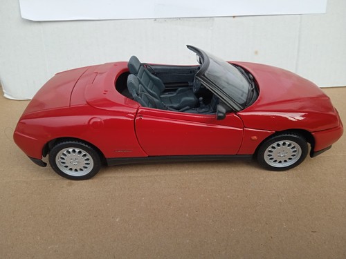 Modellino auto maisto alfa - maisto,