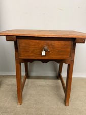 Tavolinetto basso a capretta