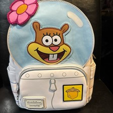 Mini zaino nuovo con etichette