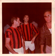 FOTO ANNI 70 - GIOCATORI DI CALCIO CON MAGLIA ROSSO / NERA