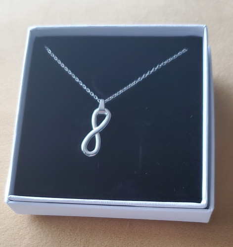 Nuovo imballato collana - nuovo,, imballato.