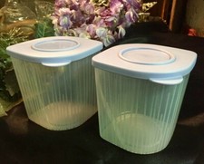 TUPPERWARE / STORAGE CONTAINER