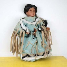 bambola vintage con viso mani