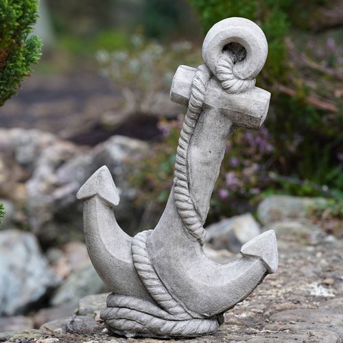 Grande statua pietra