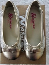 Scarpe eleganti piatte
