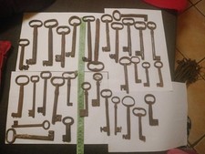 Lotto Di 32 Chiavi Antiche In