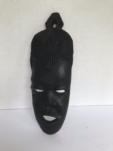 Maschera africana viso uomo