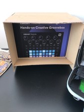 Novation Circuit Tracks Synth Groovebox USB MIDI con Borsa,SD,17 Pack,Bluetooth