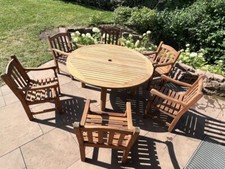 Tavolo rotondo e 6 sedie