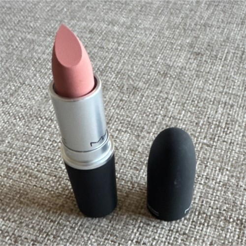 Cosmetics powder kiss - m·a·c,
