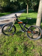 bicicletta KTM downhill