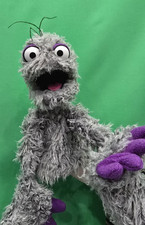 Pupazzo mostro grigio -