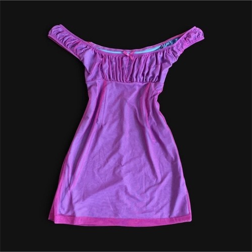 Mini abito viola con spalle