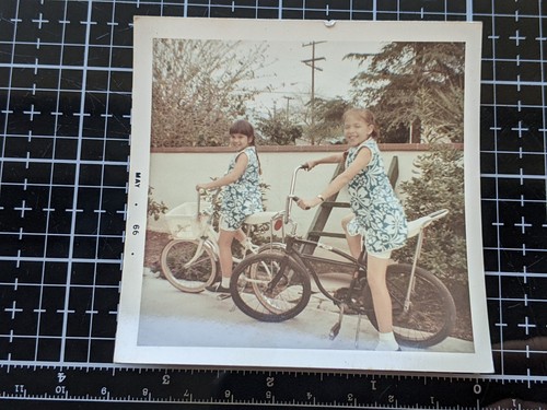 Coppia ragazze sulle loro - ragazze,