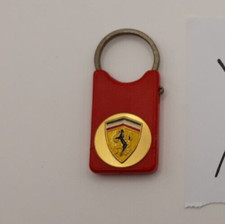 Portachiavi per auto d'epoca marchiato Ferrari in plastica e metallo color rosso