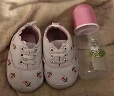 Scarpe Neonata Più Il Biberon Giocattolo Vendo Tutto Quanto Insieme