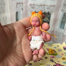 Mini bambola bambino in