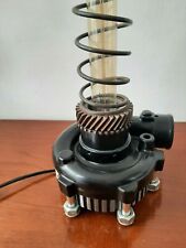 LAMPADA DA TAVOLO:   TURBINA AUTO, PULEGGIA, MOLLA, DADI, INGRANAGGIO - UNICA