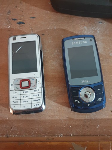 Coppia telefoni anni - 90, si