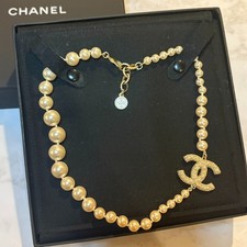 Collana girocollo perle CC