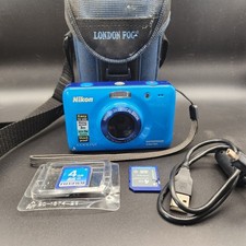 Nikon COOLPIX S30 10,1MP fotocamera digitale con custodia e scheda SD blu TESTATA funzionante