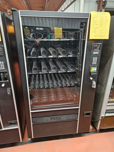 Distributore automatico snack