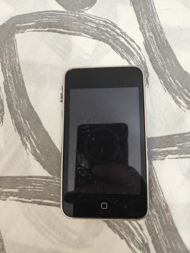 Apple ipod touch 2nd - ipod,