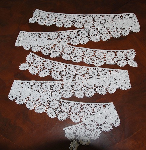 Pizzo all uncinetto - , due