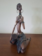 Statuetta In Stile