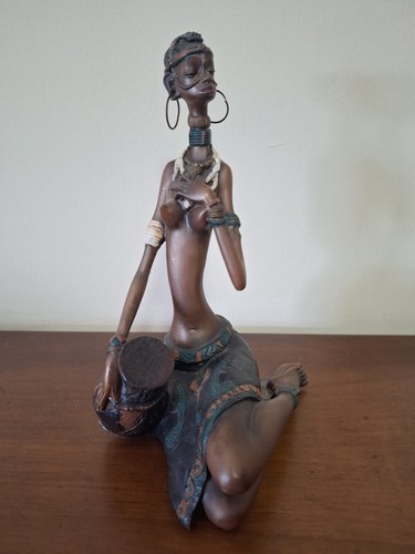 Statuetta stile - in,
