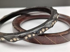 BRACCIALI RIGIDI ETNICI - COPPIA LEGNO E CORNO NERO