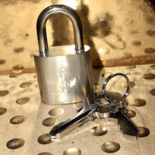 LOUIS VUITTON lucchetto