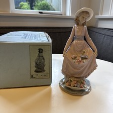 Lladro 5027 Flowers In The