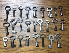LOTTO 25 VECCHIE CHIAVI FEMMINA PER GIOCATTOLI STIPETTI LUCCHETTI SCATOLE