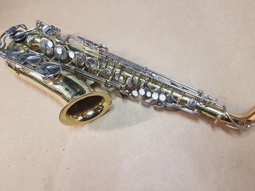 Yamaha alt sax - /,