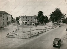 1957 UDINE lavori in corso costruzione aiuole Fotografia
