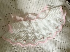 Cappotto e cofano bambino 0-3 mesi lavorato a mano stile vintage bocciolo di rosa.