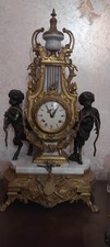Orologio da camino in stile Luigi XVI in bronzo e marmo con putti, anni '40