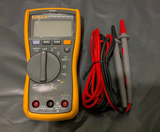 Multimetro digitale Fluke 117 True RMS con tester di tensione senza contatto - IVA inclusa