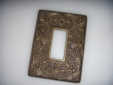 PLACCA COPRI PRESA 1 POSTO IN OTTONE VINTAGE ANNI 60 DECORATA V.C.R. MADE ITALY