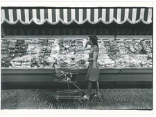 1975 ca COSTUME MILANO Supermercato MAX MARKET - Donna ai banchi - Foto 24x18 cm