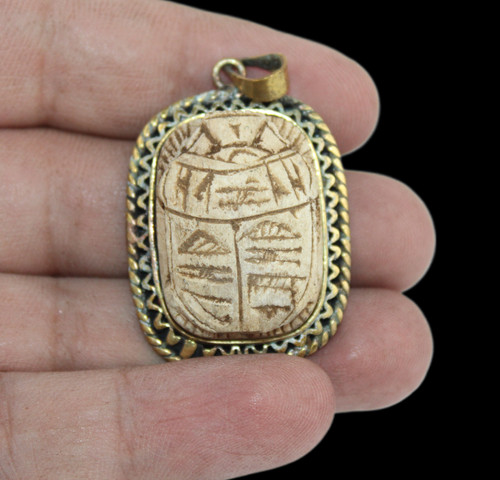 Collana con ciondolo amuleto