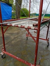 trabattello edile smontabile con ruote su due livelli ottimo per decorare 