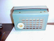 Radio d'epoca modello 672 Philco in pelle con custodia a valvole tipo AC DC da riparare