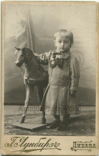 Ragazzo bambino con - ragazzo, cavallo